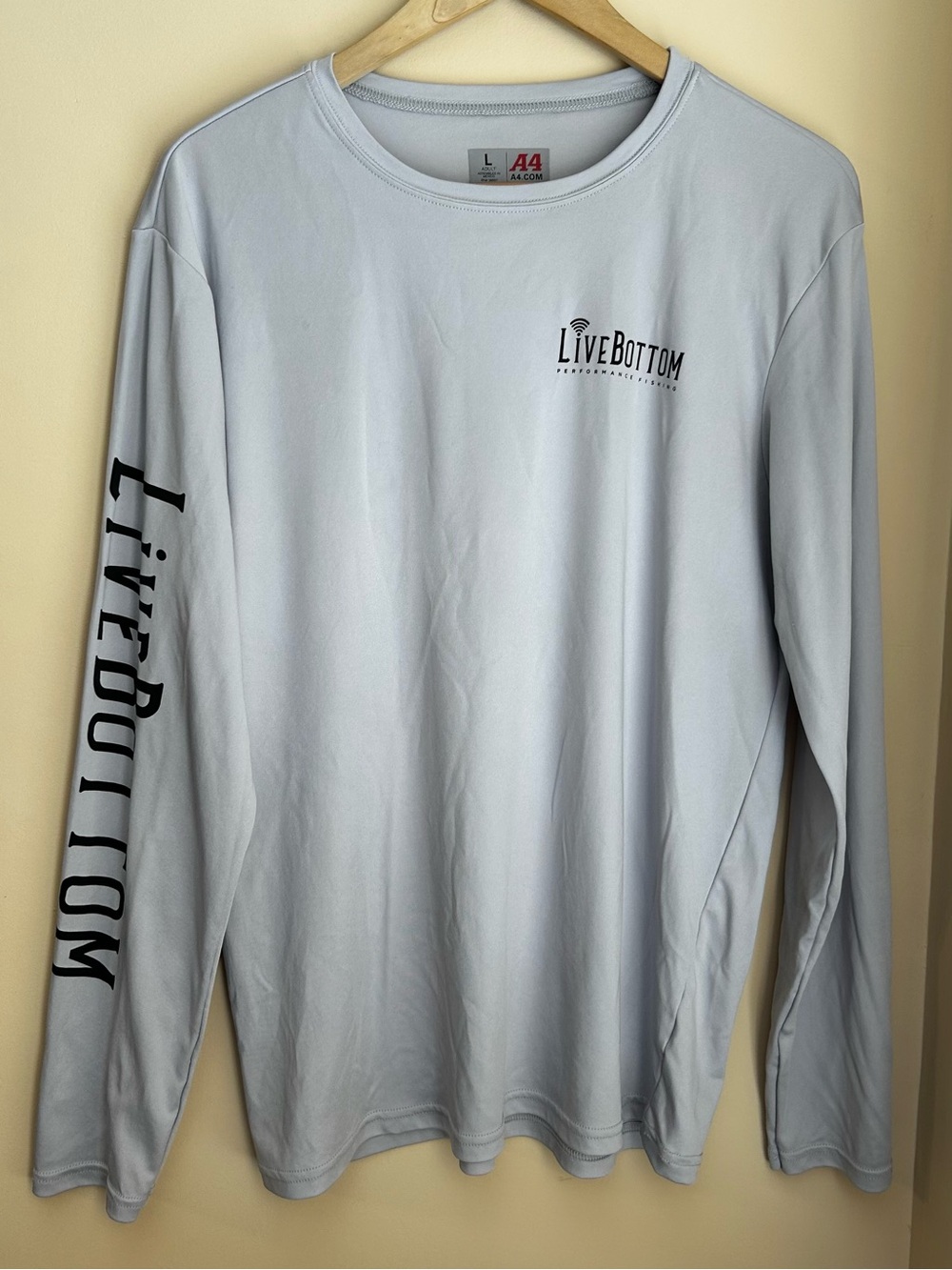 Live Bottom Red Right Return Men’s A4 Light Gray Shirt Size Large